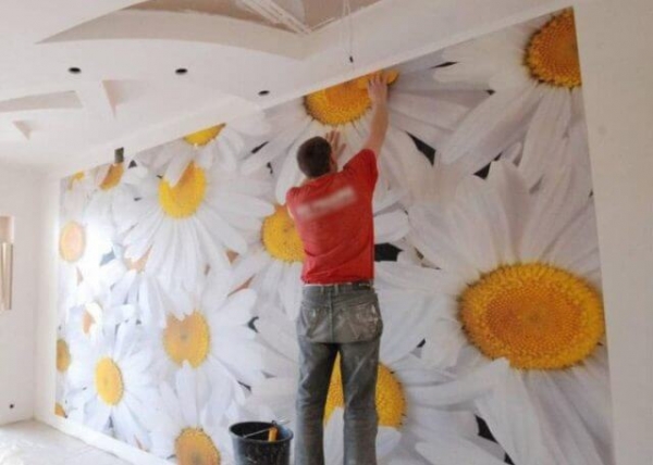 Как правильно клеить обои: подробная инструкция Как правильно клеить обои: подробная инструкция