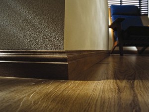 Какой выбрать плинтус — изучаем варианты!