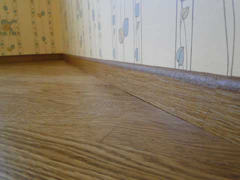 Установка деревянных плинтусов: тонкости монтажа