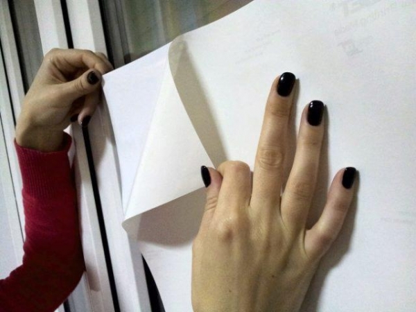 Как правильно использовать самоклеящеюся пленку? Как правильно использовать самоклеящеюся пленку?