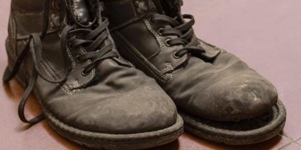 Какой клей лучше подойдет для склеивания обуви?