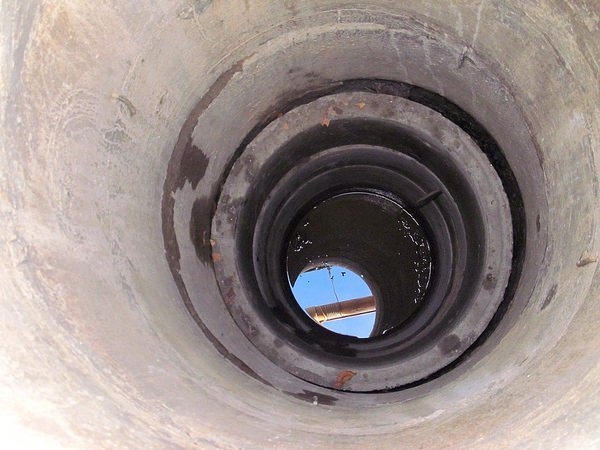 Как углубить колодец из бетонных колец — способы и рекомендации