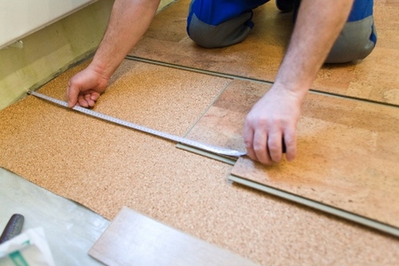 Укладка пробкового покрытия: плавающий и клеевой способы