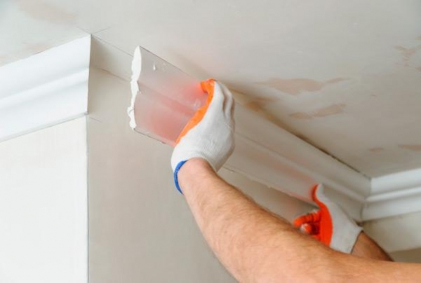 Как правильно клеить потолочный плинтус Как правильно клеить потолочный плинтус