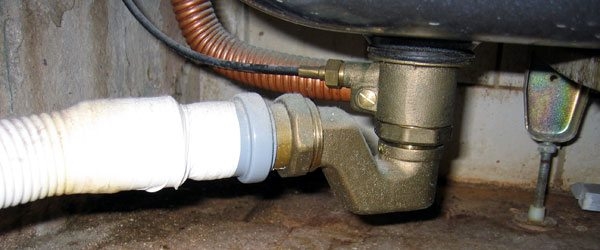 Гидрозатвор для канализации: цели применения, виды, проблемы Гидрозатвор для канализации: цели применения, виды, проблемы