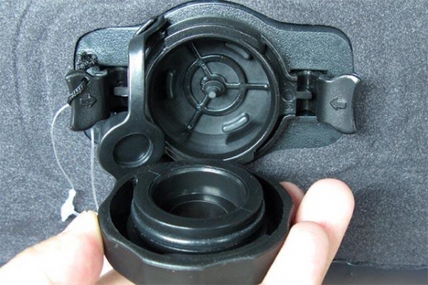 Вторая жизнь надувного матраса: как заклеить дырку