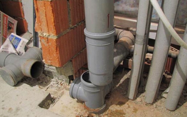 Как правильно стыковать трубы при укладке канализации