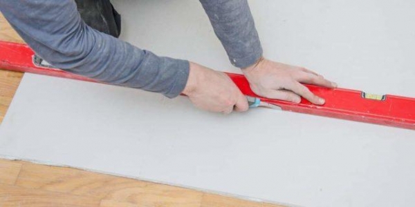 Как самому клеить метровые обои на флизелиновой основе