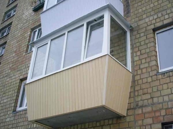 Внешняя отделка балконов или лоджий вагонкой из пластика или сайдингом Внешняя отделка балконов или лоджий вагонкой из пластика или сайдингом