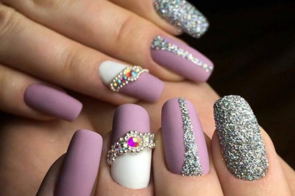 Как наклеить стразы на ногти в домашних условиях Как наклеить стразы на ногти в домашних условиях