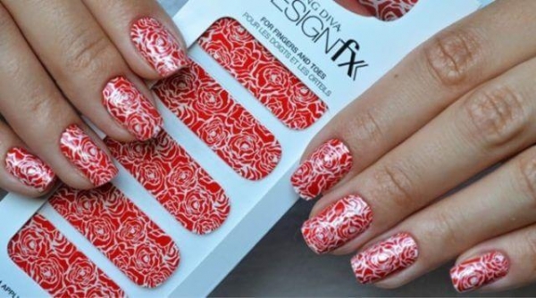 Как правильно и красиво клеить наклейки на ноготь Как правильно и красиво клеить наклейки на ноготь