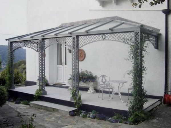 Делаем навес (козырек) над крыльцом частного дома Делаем навес (козырек) над крыльцом частного дома