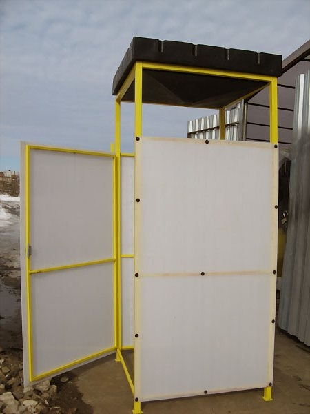 Уличная душевая кабина для дачи &mdash; строительство своими руками