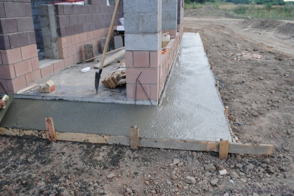 Самые опасные ошибки в сооружении отмостки, приводящие к плачевным последствиям