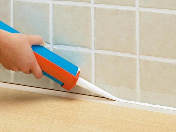 Какой герметик лучше выбрать для ванной  &mdash; виды средств и популярные бренды