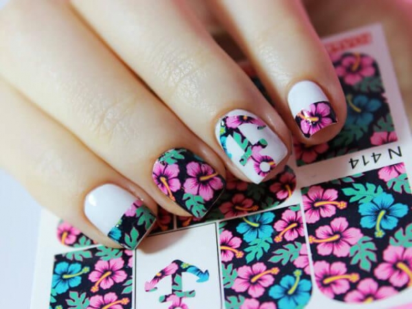 Как правильно клеить слайдеры на ногти? Как правильно клеить слайдеры на ногти?