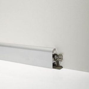 Алюминиевый плинтус для пола: анодированный, щиткованное серебро