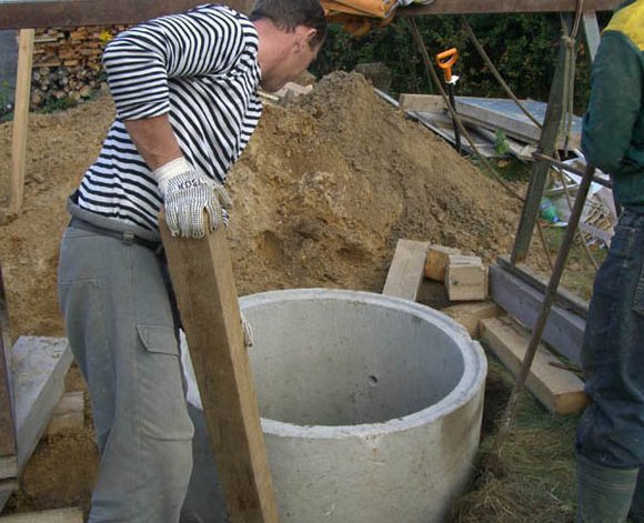 Пластиковые кольца для колодца — виды, преимущества, монтаж