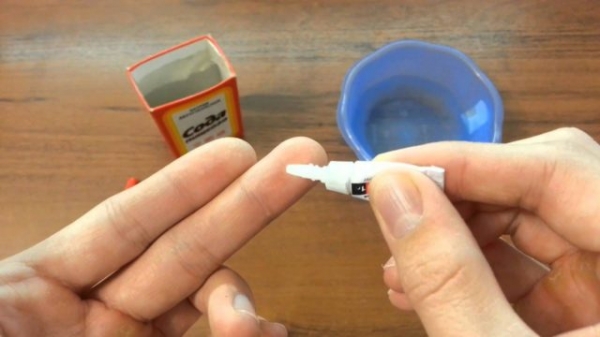 Как безболезненно снять супер клей с ногтей? Как безболезненно снять супер клей с ногтей?