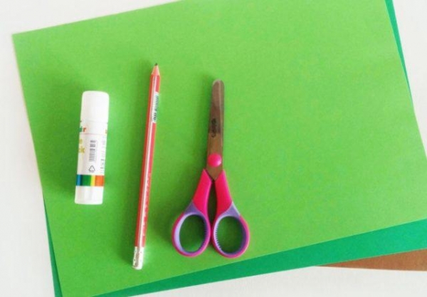 Какие можно сделать поделки из бумаги и клея и ножниц Какие можно сделать поделки из бумаги и клея и ножниц