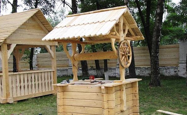 Как построить домик для колодца своими руками