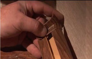 Как крепить напольный пластиковый плинтус: способы установки Как крепить напольный пластиковый плинтус: способы установки