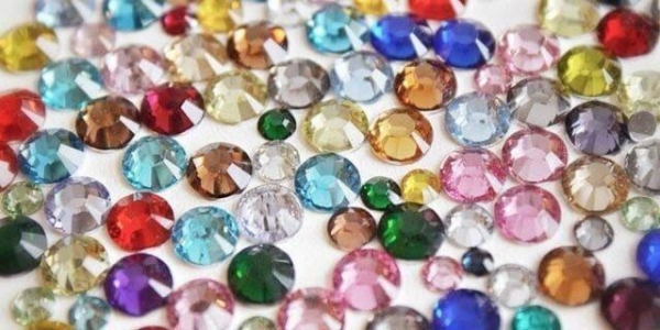 Как приклеить стразы на ткань в домашних условиях Как приклеить стразы на ткань в домашних условиях