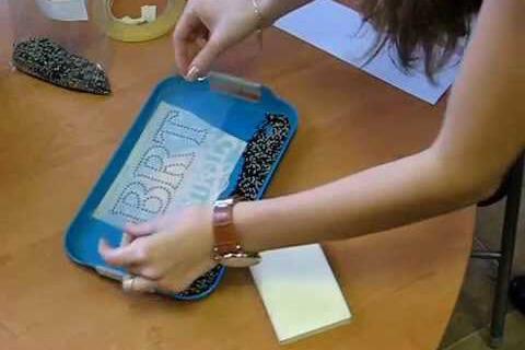 Как приклеить стразы на ткань в домашних условиях Как приклеить стразы на ткань в домашних условиях