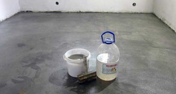 Жидкое стекло для бетона: особенности материала и нюансы технологии нанесения