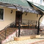 Делаем навес (козырек) над крыльцом частного дома Делаем навес (козырек) над крыльцом частного дома