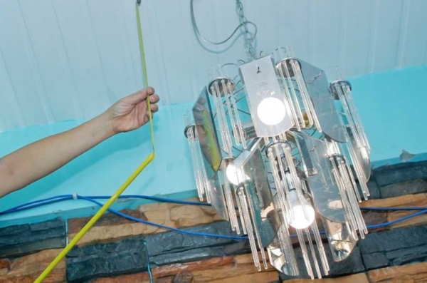 Чем лучше усилить крепление под тяжелую люстру