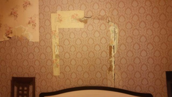 Клеим новые обои поверх старых