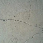 Выявляем дефекты и делаем ремонт стяжки пола: тонкости выполнения Выявляем дефекты и делаем ремонт стяжки пола: тонкости выполнения