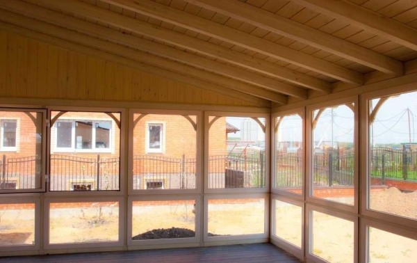 Как пристроить веранду к дачному домику и остеклить Как пристроить веранду к дачному домику и остеклить