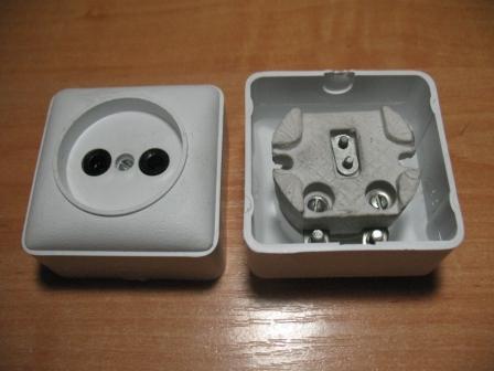 Почему розетки из керамики лучше пластиковых Почему розетки из керамики лучше пластиковых