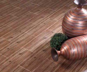 Напольная плитка под дерево: положительные качества и оригинальность интерьера Напольная плитка под дерево: положительные качества и оригинальность интерьера