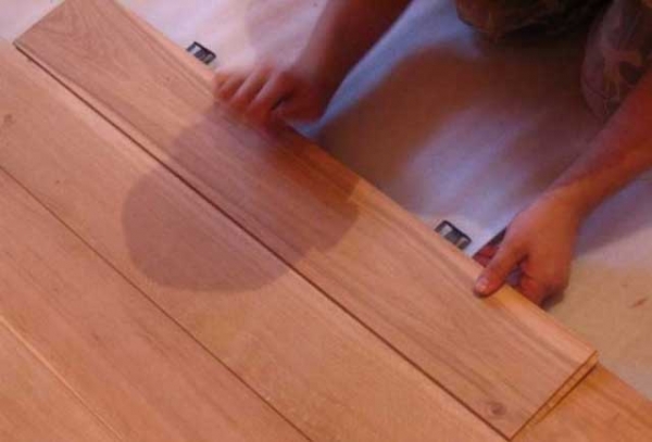 Выбираем ПВХ ламинат: достоинства, особенности монтажа Выбираем ПВХ ламинат: достоинства, особенности монтажа