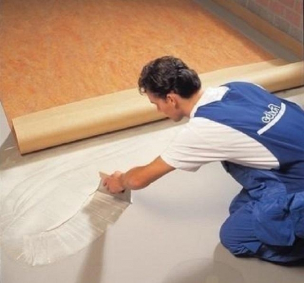 Инструкция по приклеиванию напольного покрытия – линолеума Инструкция по приклеиванию напольного покрытия – линолеума