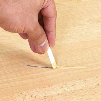 Ремонт линолеума: причины повреждений и как устранить последствия самостоятельно Ремонт линолеума: причины повреждений и как устранить последствия самостоятельно