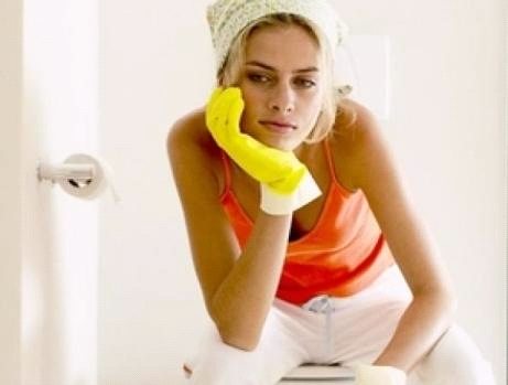 Забился унитаз: 4 способа устранения проблемы