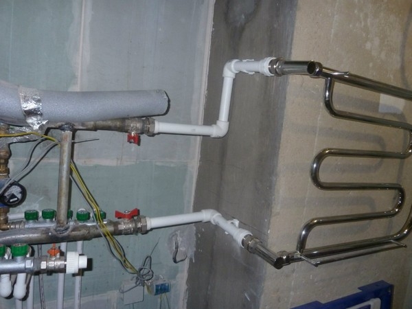 Замена и установка полотенцесушителей в ванной своими руками Замена и установка полотенцесушителей в ванной своими руками