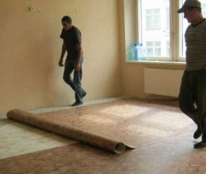 Как стелить линолеум на деревянный пол: подготавливаем основание и укладываем правильно