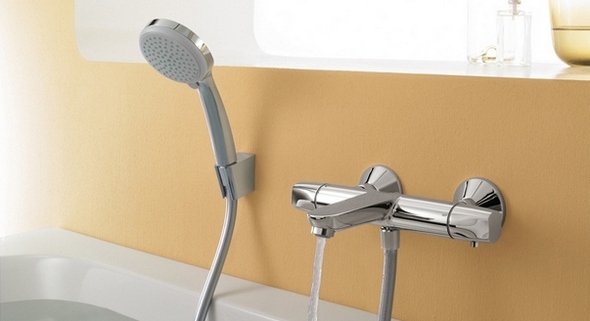 Смеситель с термостатом для ванной с душем и его виды Смеситель с термостатом для ванной с душем и его виды
