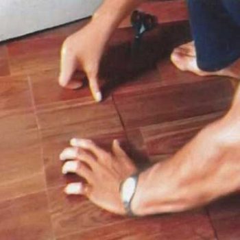 Ремонт линолеума: причины повреждений и как устранить последствия самостоятельно Ремонт линолеума: причины повреждений и как устранить последствия самостоятельно