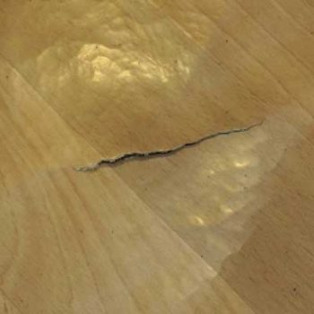 Ремонт линолеума: причины повреждений и как устранить последствия самостоятельно Ремонт линолеума: причины повреждений и как устранить последствия самостоятельно