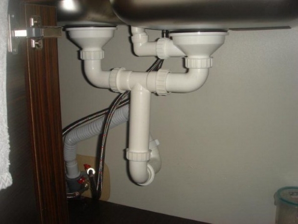 Сифон для кухонных моек &mdash; виды, устройство и монтаж