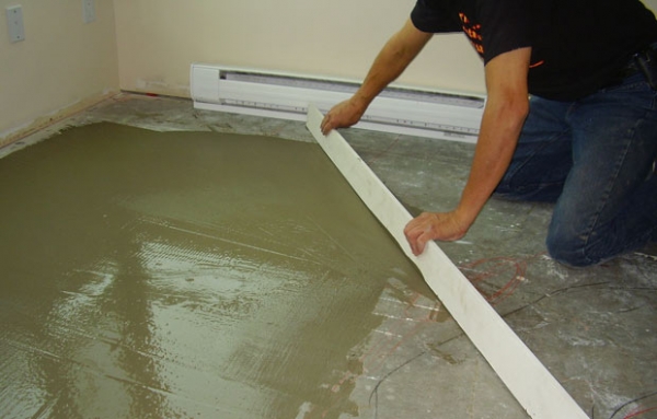 Как уложить линолеум на бетонный пол: варианты монтажа Как уложить линолеум на бетонный пол: варианты монтажа