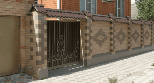 Как построить забор и ворота на участке