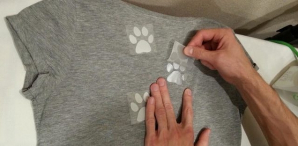 Как приклеить термонаклейку утюгом?