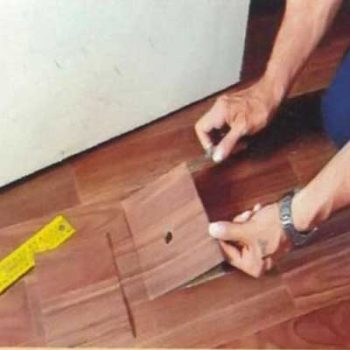 Ремонт линолеума: причины повреждений и как устранить последствия самостоятельно Ремонт линолеума: причины повреждений и как устранить последствия самостоятельно